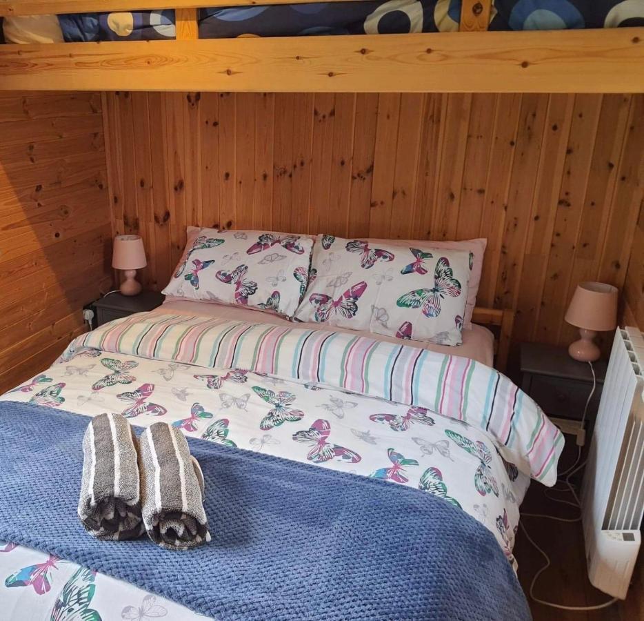 Unique Sheperds Hut Private Hot Tub, Ensuite & Kitchenette Clodock エクステリア 写真