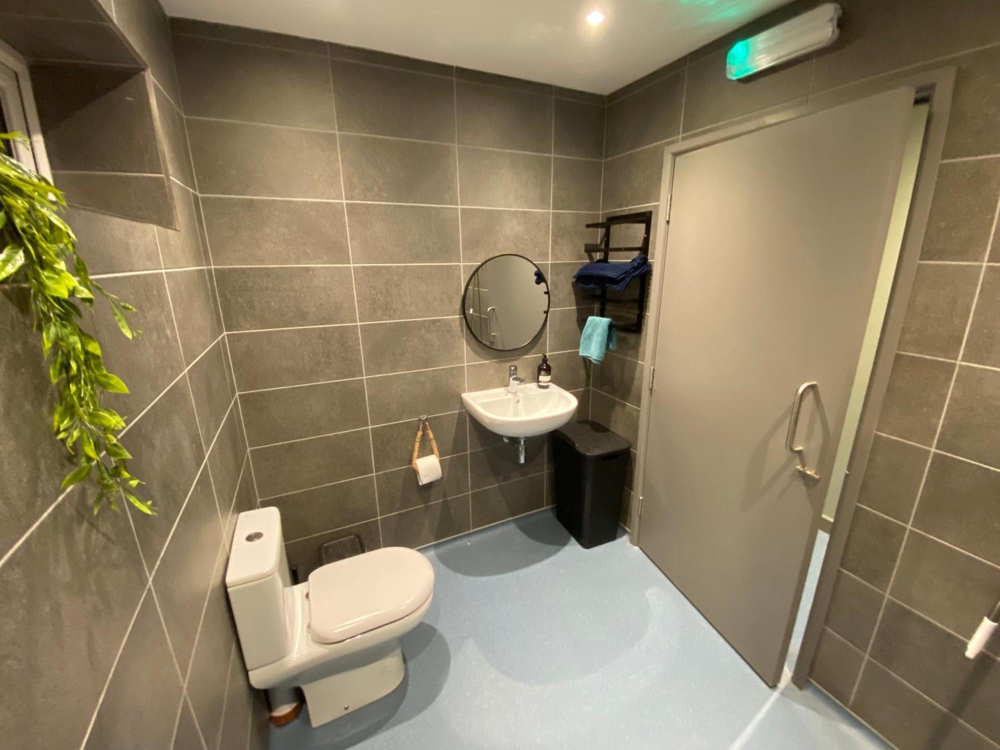 Unique Sheperds Hut Private Hot Tub, Ensuite & Kitchenette Clodock エクステリア 写真